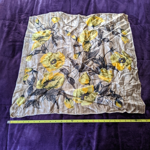 6 assorted silk scarves and handkerchiefs - Picture 2 of 7